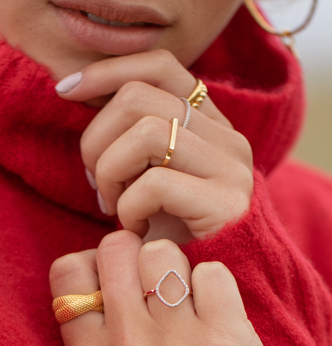 Model wearing Styled Monica Vinader Jewelry Set