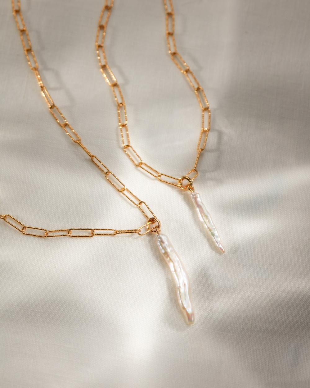 Nura Biwa Pearl on a gold Alta Textured Chain Necklace